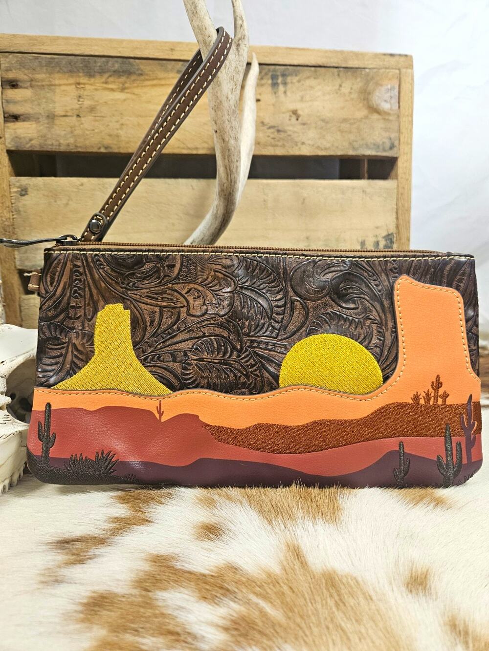 Justin Boots Desert Sunset Tooled Leather Wristlet Wallet Clutch Bag Western